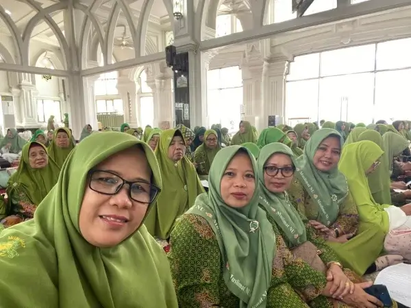 Peringati Harlah ke-80 dan Gebyar Muharram 1448 H, PC Muslimat NU Muba Hadiri Doa Bersama dan Santunan di Palembang