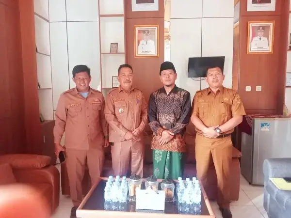 KH. AHMAD MUBARI SILATURAHMI KE KANTOR CAMAT BABAT TOMAN, UNDANG HADIRI HAFLAH AKHIRUSSANAH & WISUDA TAHFIZH SIROJUL ULUM