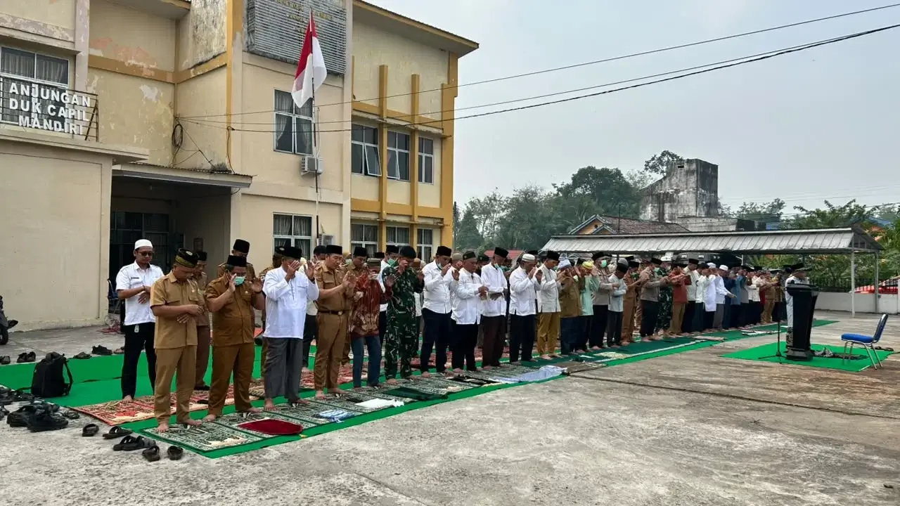 Bersatu dalam Doa, Forkopimcam dan Masyarakat Sanga Desa Mohon Hujan yang Penuh Berkah Bersatu dalam Doa, Forkopimcam dan Masyarakat Sanga Desa Mohon Hujan yang Penuh Berkah