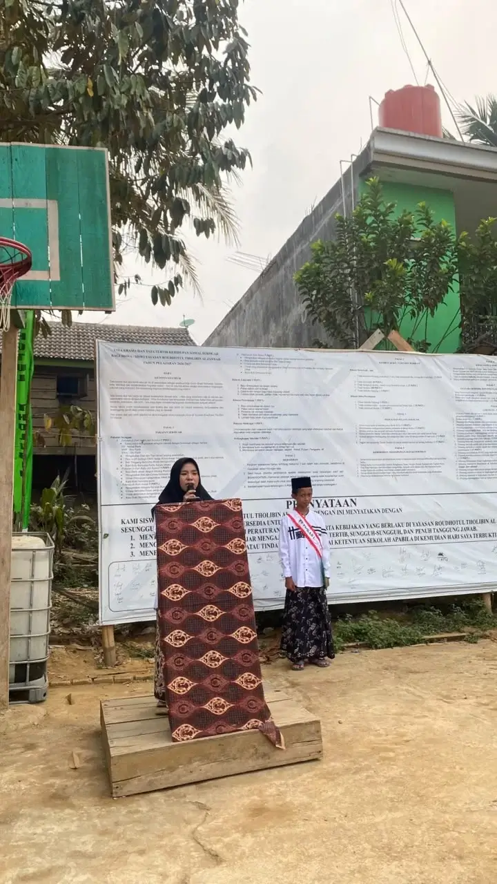 Peringatan HSN di PP Roudhotul Tholibin: Ning Ainiyayul Wafiyah Tekankan Pentingnya IMTAQ, IPTEK, dan Bebas Narkoba Peringatan HSN di PP Roudhotul Tholibin: Ning Ainiyayul Wafiyah Tekankan Pentingnya IMTAQ, IPTEK, dan Bebas Narkoba